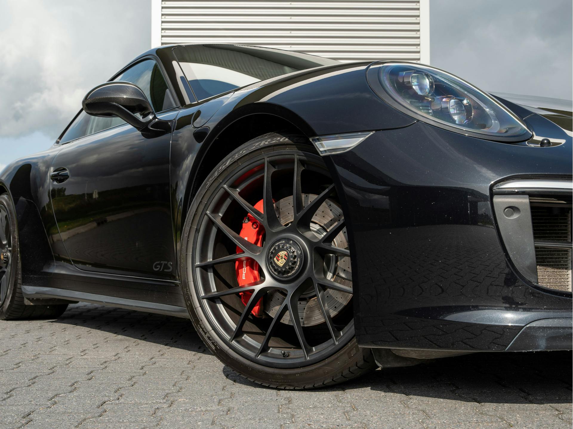 Porsche 911 3.0 Carrera 4 GTS | Burmester